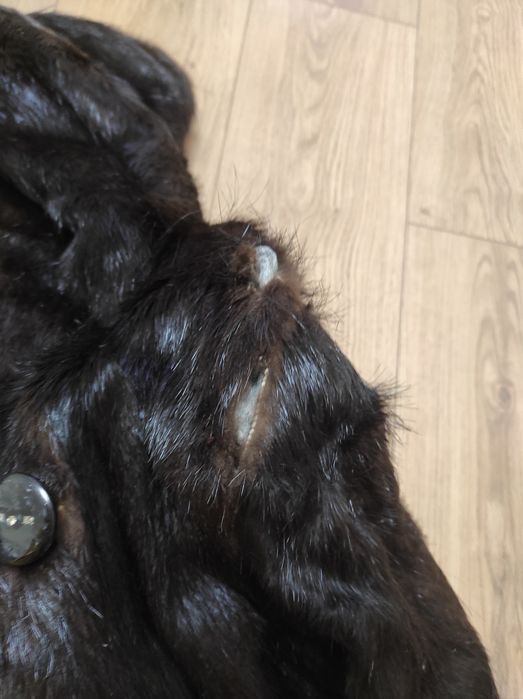 Шуба з нутріїї б/в потребує ремонту