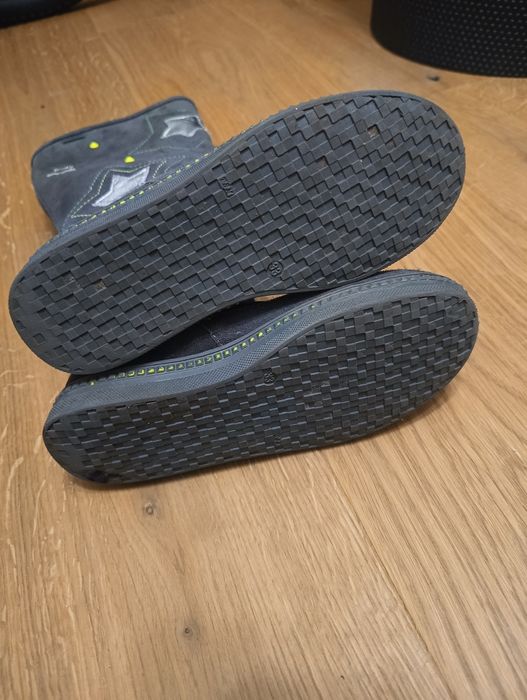 Zimowe buty firmy Bartek zamszowe