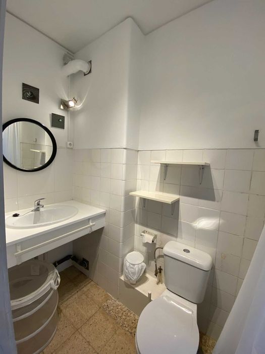 Quarto Individual c/ WC Privativo – Single Room with private bathroom