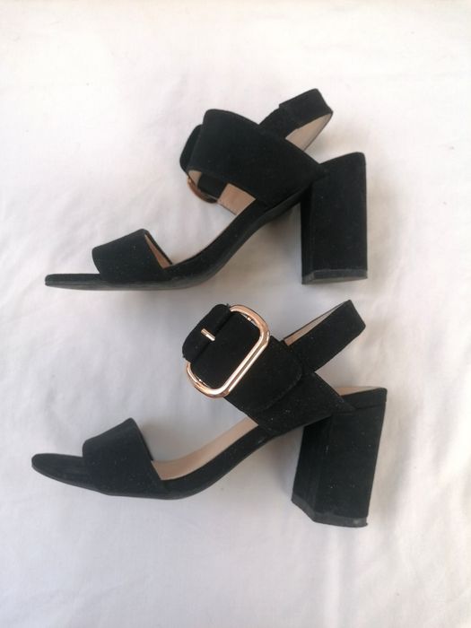 Sandálias Pretas com Salto
