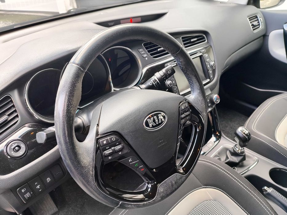 Kia Ceed 1.4 CRDi Prime – Maio 2015 – Diesel