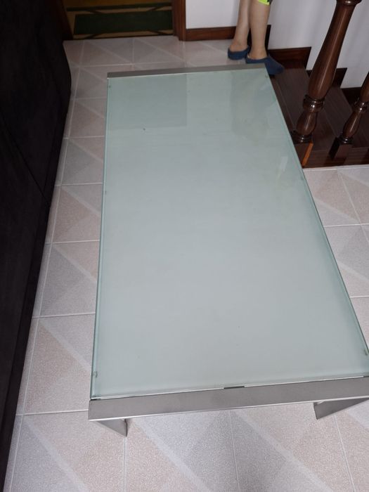 Mesa vidro como nova com estrutura de alumínio cinza como nova