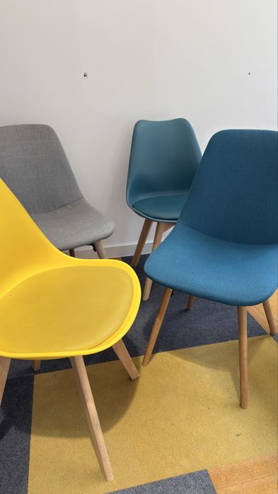 Krzesla kolory mix cena za 4szt