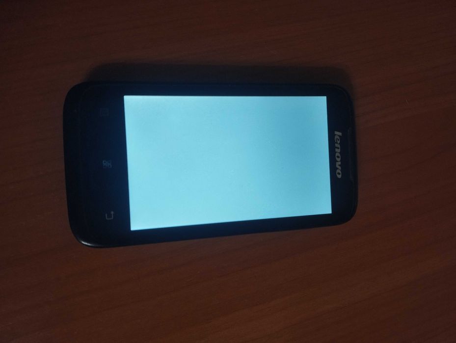 4 непрацюючих телефона(1смартфон та3 кнопочних)+тонка зарядка на Nokia