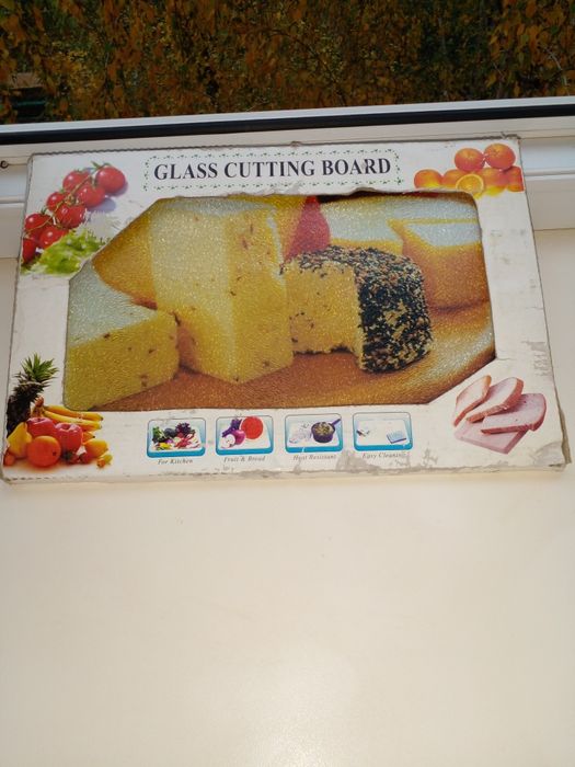 Продам новую стеклян. кухонную доску фирма GLASS CUTTING BOARD