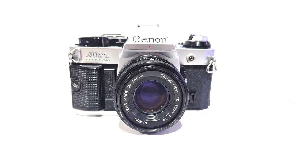 Máquina fotográfica Canon AE-1 Program com lente FD 1,8/50mm