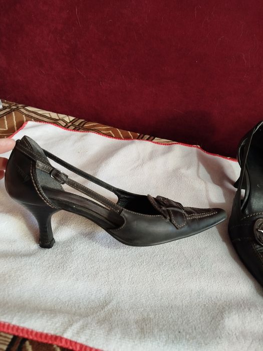 Безкоштовно  віддам Туфлі 38 р на вузеньку ніжку