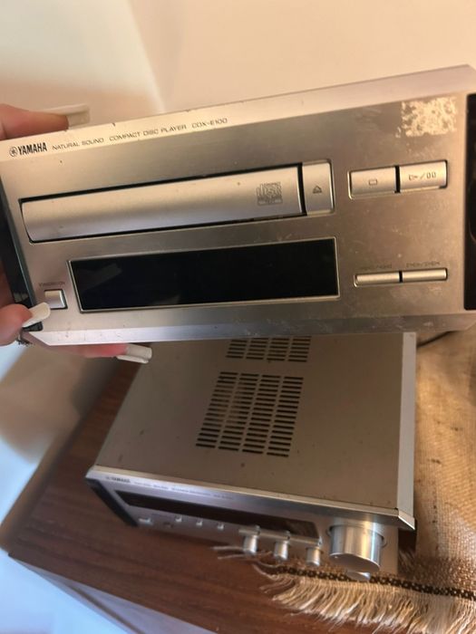 system audio firmy Yamaha, składający się z odtwarzacza płyt kompaktow