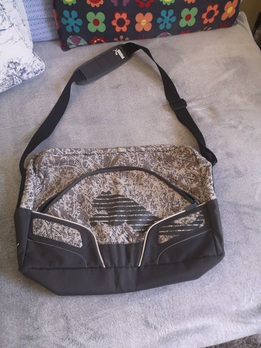 Torba sportowa na ramię Puma.