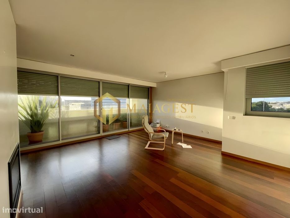 Apartamento T2 para Arrendamento na Boavista no Edifício Boapor