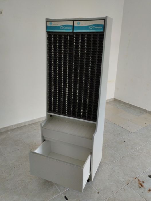 Expositor carrinhos de linhas