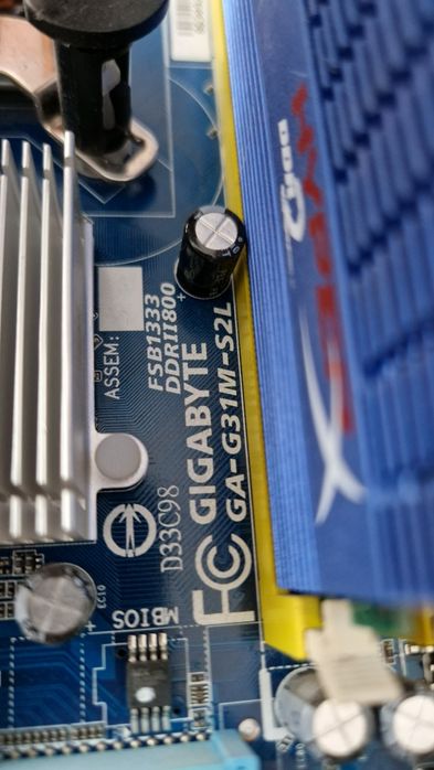 Gigabyte GA-G31M-2SL  + Intel Core 2 Quad Q6600 + 4GB  DDR2-800