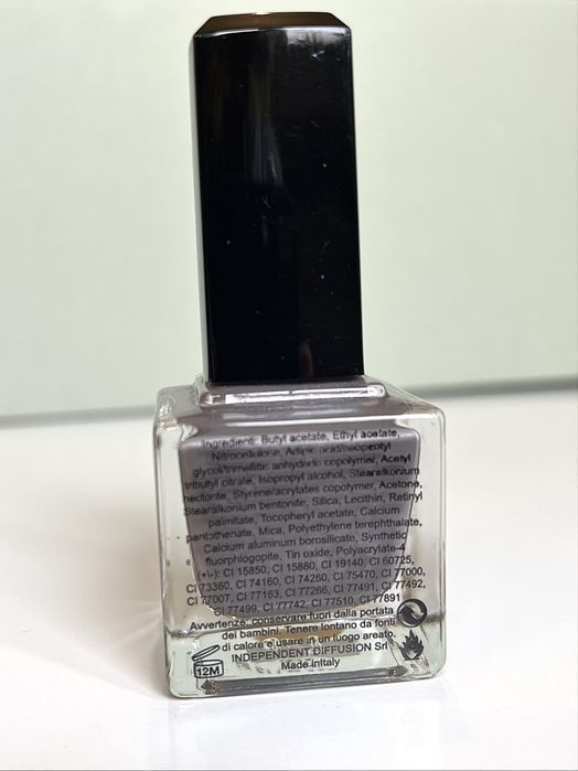 Verniz de unhas cinza escuro