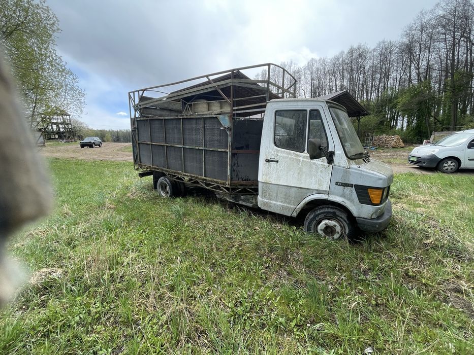 Mercedes kaczka 410 do przewozu zwierzat