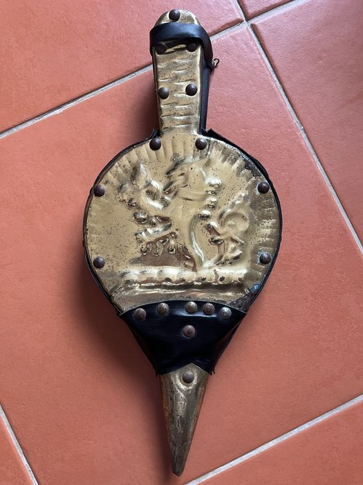 Fole de madeira e latão, soprador de brasas.