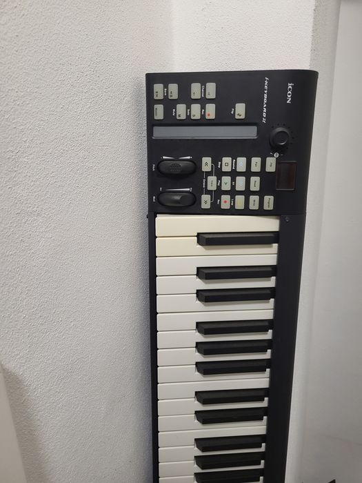 Amplificador/Controlador MIDI e Violão