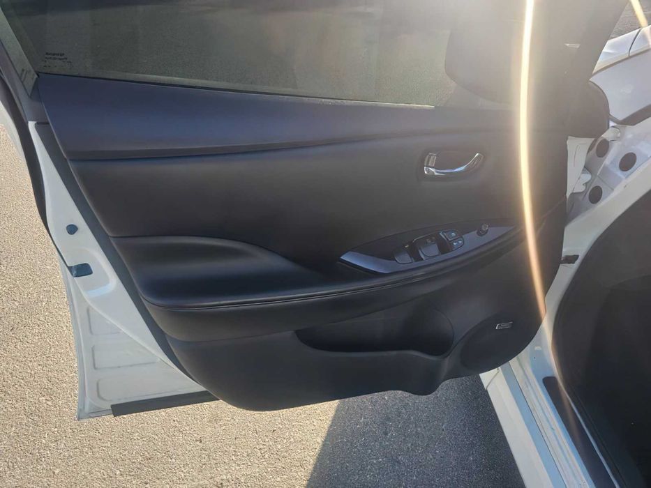 Nissan LEAF      2018