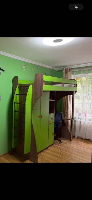 Двохрівневе ліжко-шафа-письмовий стіл