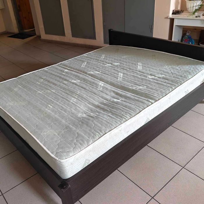 Продам кровать с матрасом 160х200