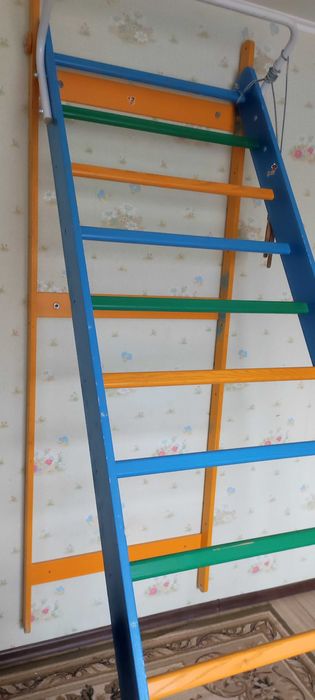 Шведская стенка, турник, лестница