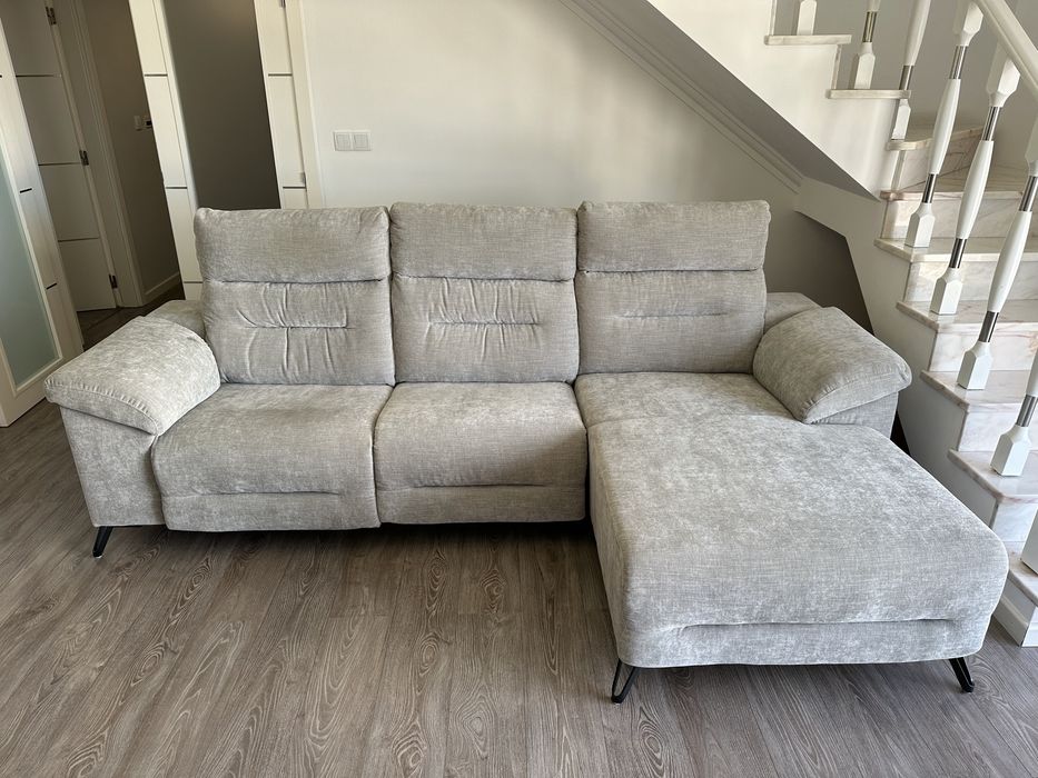 Sofá com chaise longue