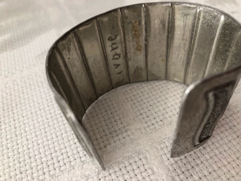 Pulseira de senhora, com gravação do nome Ivone