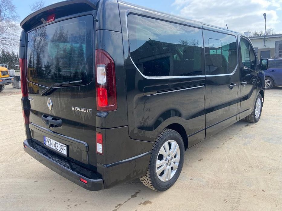 Wypożyczalnia wynajem busa 9 osobowego Renault Trafic  automat
