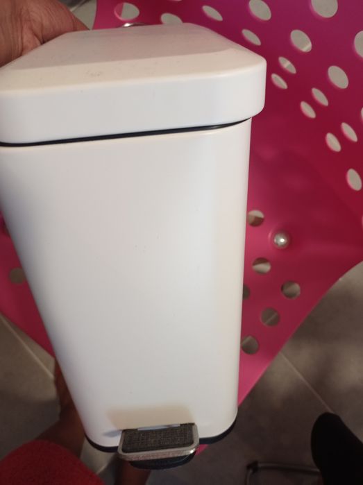 Caixote do lixo branco