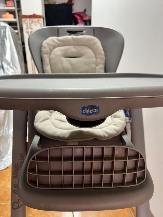 Cadeira de Refeição Chicco – Completa e em Bom Estado