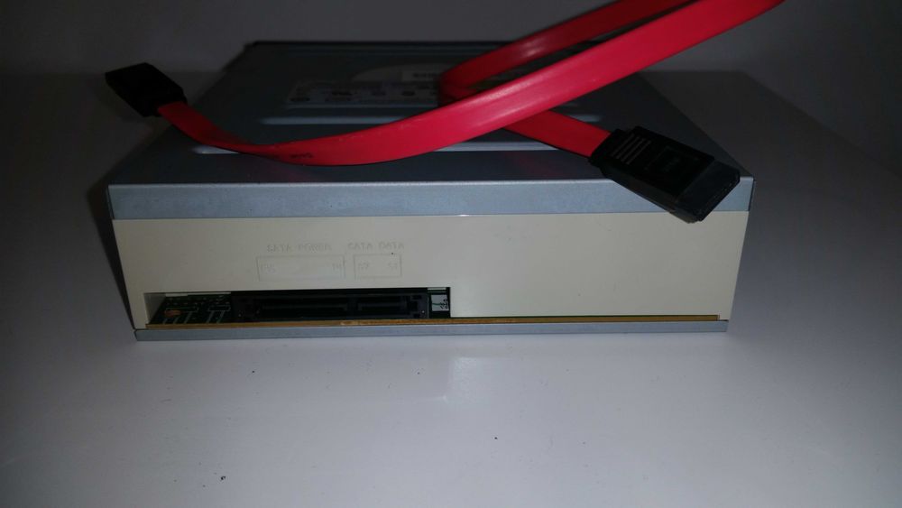 Leitor de DVD/CD com função de escrita (comunicação SATA)