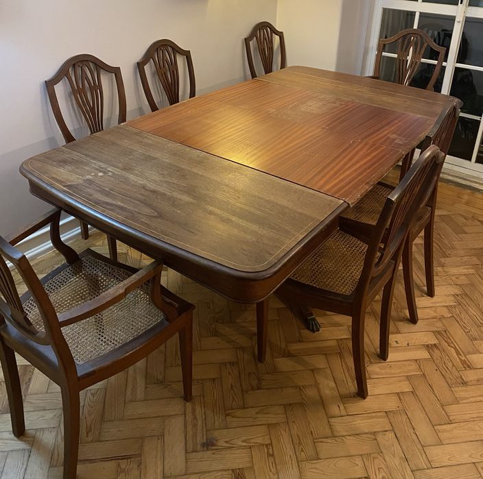 Mesa de Jantar c/ Cadeiras