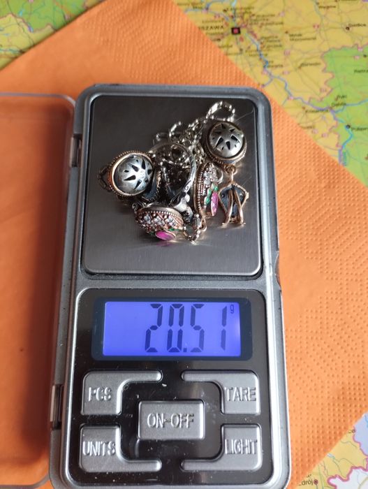 Biżuteria srebrna w próbie 925, kamieniami