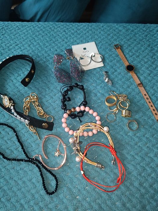 Zestaw biżuterii  kolczyki bransoletki