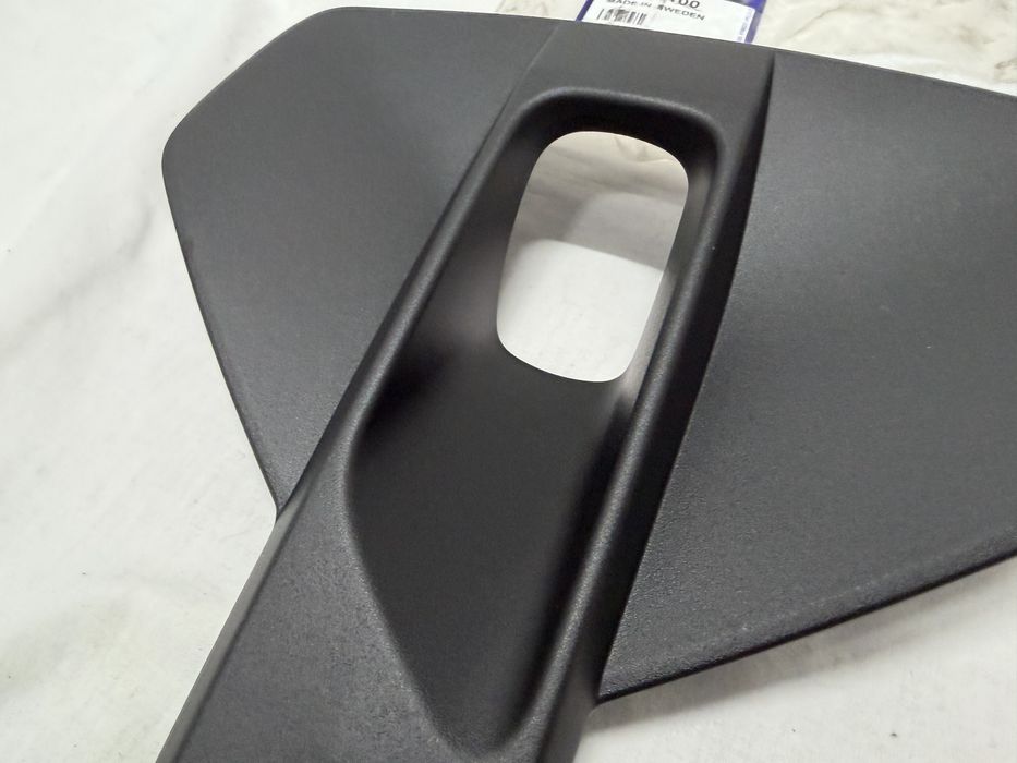 Kratka Halogenu Prawy Przód VOLVO XC40 23r.- EX40 25r.-NOWA CZARNY MAT