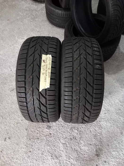 4 Pneus como Novos 215/40R16 Toyo e Vredstein
