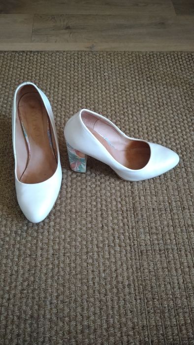 Buty Ryłko z pięknym ozdobnym obcasem