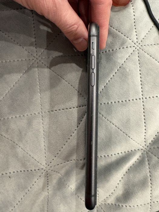 Продам офіційний  Айфон 11 blac 64GB