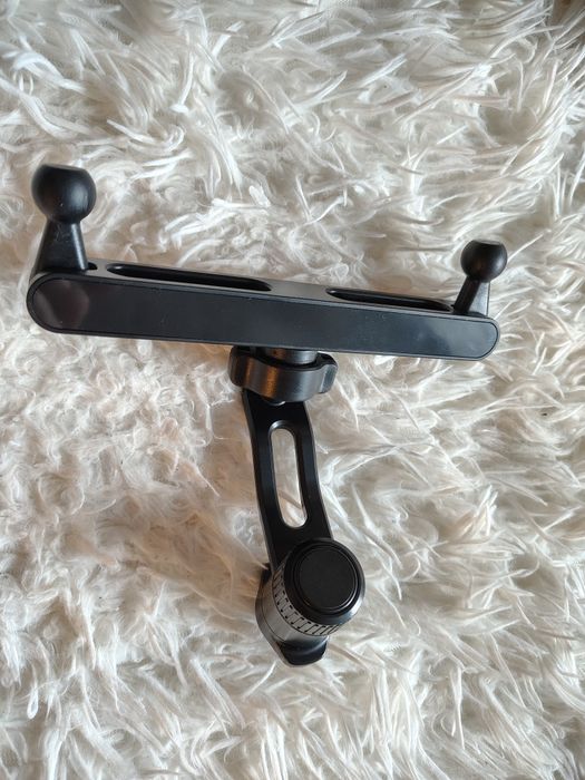 Uchwyt na telefon, tablet, nawigację, kamerę. Do kratki wentylacyjnej.