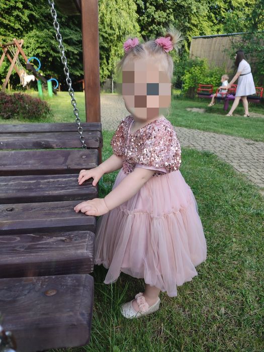 Sukienka tiulowa z cekinami