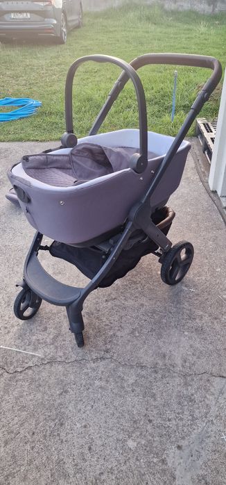 Carrinho de bebé e acessórios