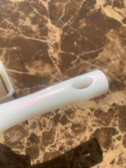 Щітка для очищення і масажу обличчя Shiseido The Skincare Cleansing Massage Brush