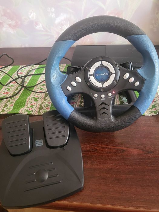 Ігровий руль Bravis PU V18.  Та приставки PS3.