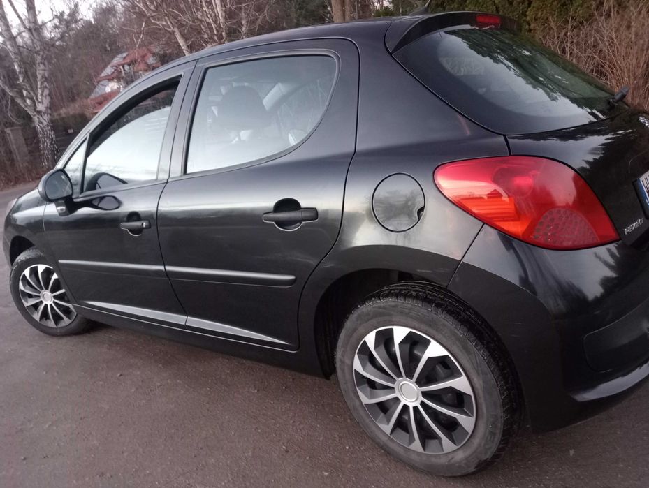 peugeot 207 śliczny 14 8v rok 2008