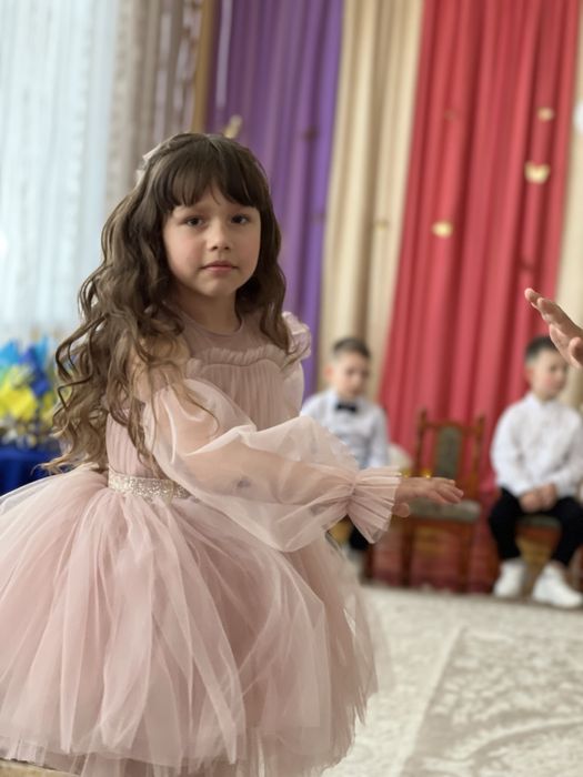 Продам плаття для дівчинки