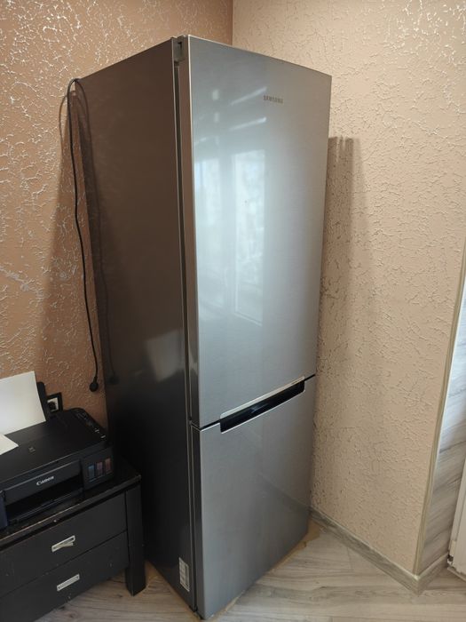 Продам Холодильник Samsung