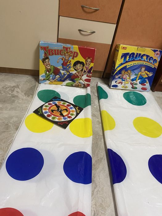 Игра Твистер.