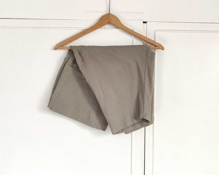 Prążkowane kolarki ciążowe Kappahl khaki2XL Plus Size spodenki mama ciąża