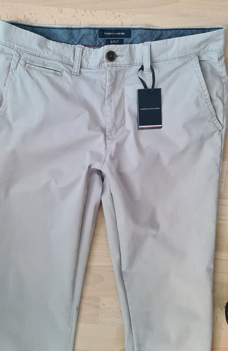 Spodnie chinosy męskie tommy hilfiger.