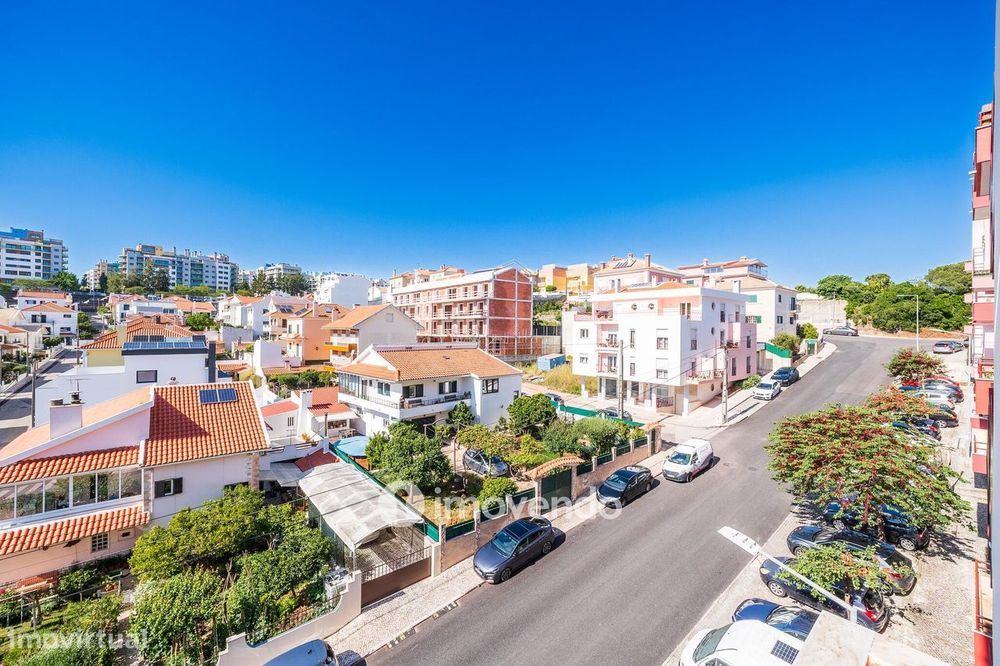 Apartamento T2, com lugar de estacionamento e arrecadação, na Ramada