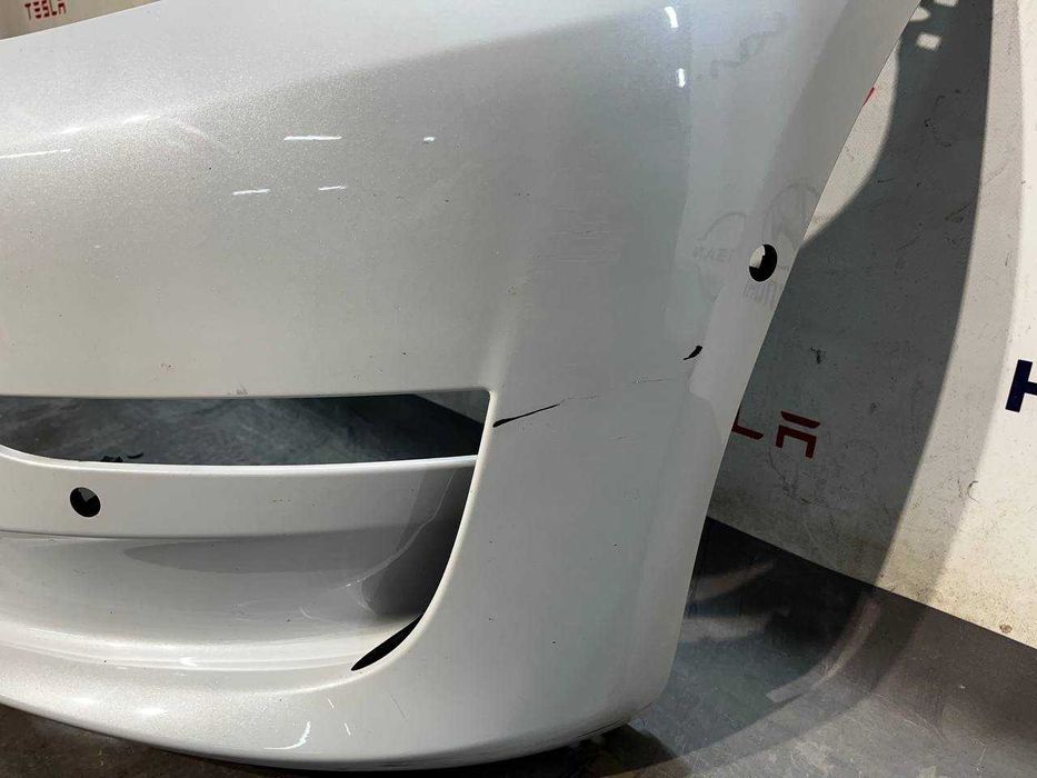 Бампер передній під парктроніки Tesla Model 3  2018-2022
